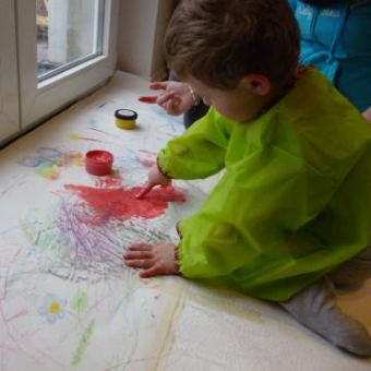 Kind beim malen